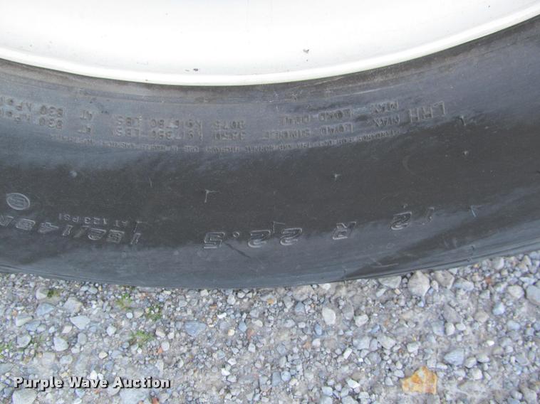 image for item K4966 1992 International 8100 truck chassis