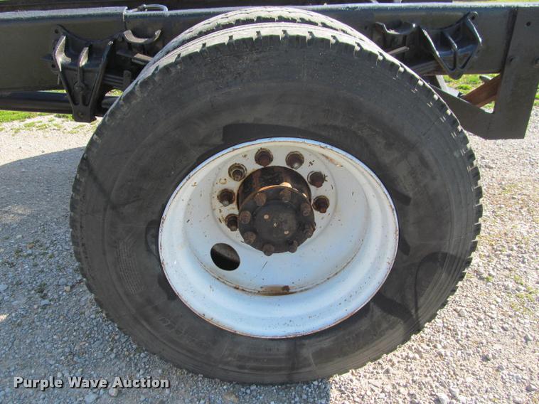 image for item K4966 1992 International 8100 truck chassis