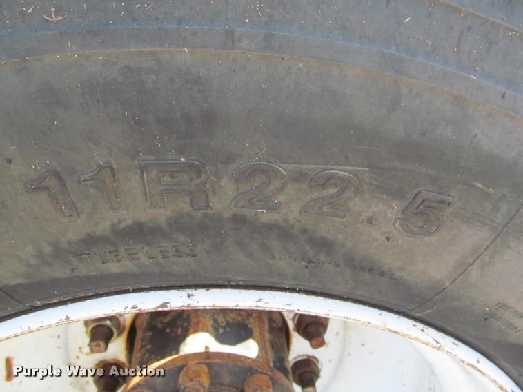 image for item K4966 1992 International 8100 truck chassis