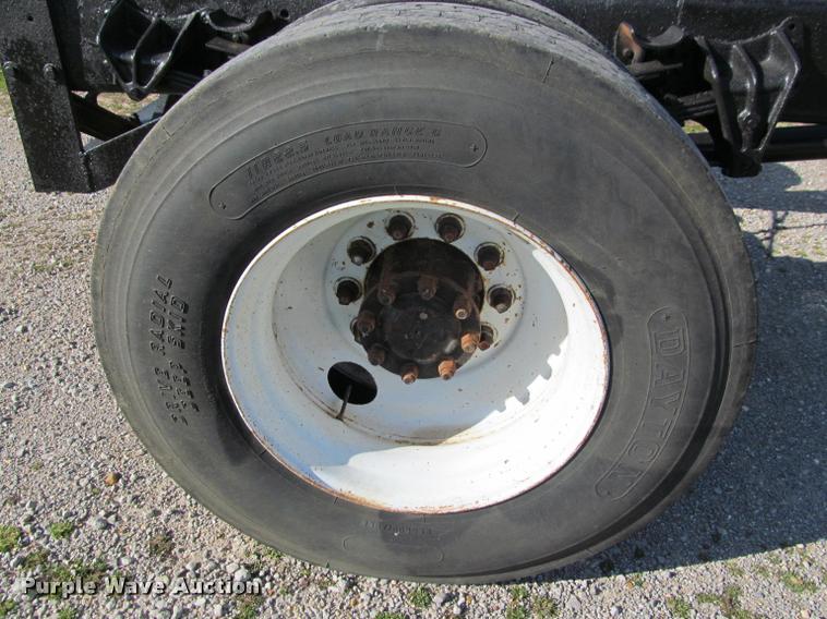 image for item K4966 1992 International 8100 truck chassis