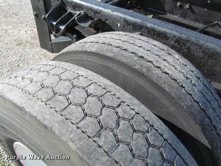 image for item K4966 1992 International 8100 truck chassis