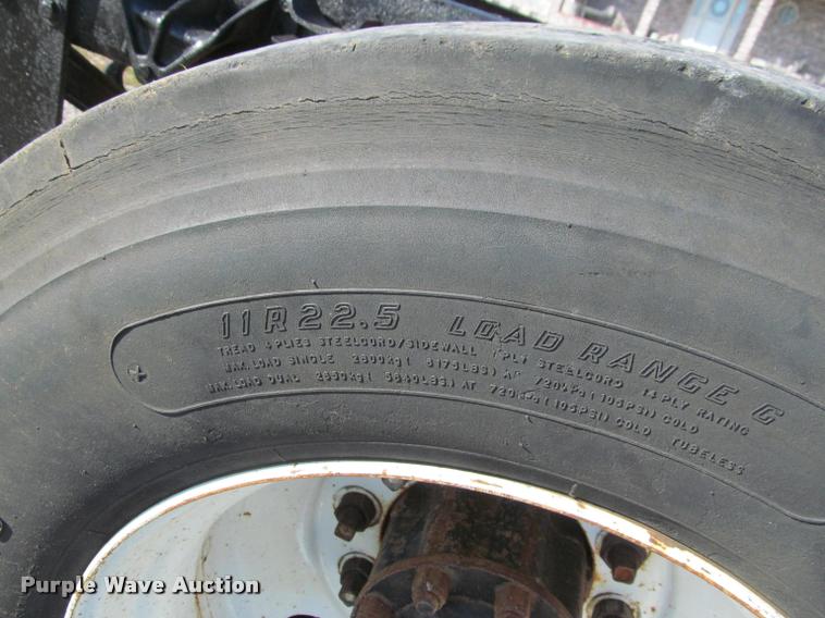 image for item K4966 1992 International 8100 truck chassis