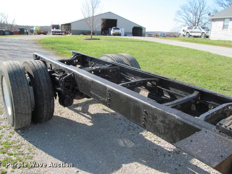 image for item K4966 1992 International 8100 truck chassis