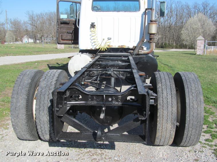 image for item K4966 1992 International 8100 truck chassis