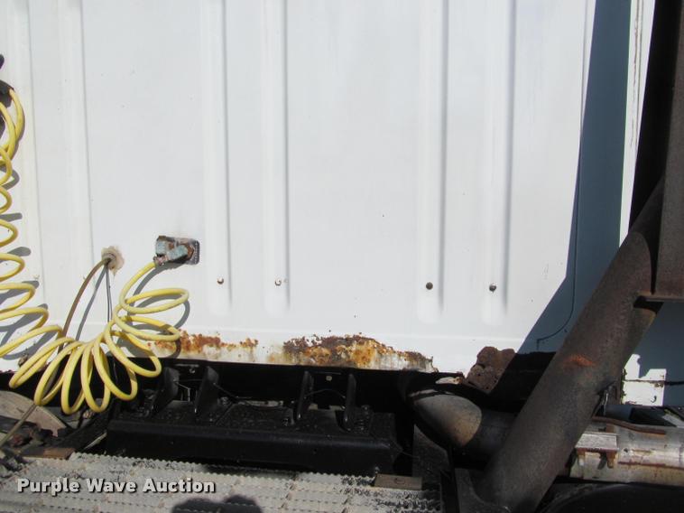 image for item K4966 1992 International 8100 truck chassis