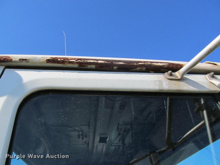 image for item K4966 1992 International 8100 truck chassis