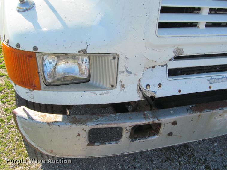 image for item K4966 1992 International 8100 truck chassis