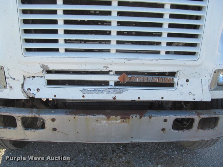 image for item K4966 1992 International 8100 truck chassis