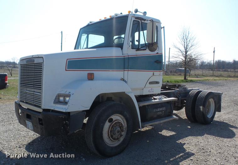 image for item K6485 1987 Freightliner FLC112 semi truck