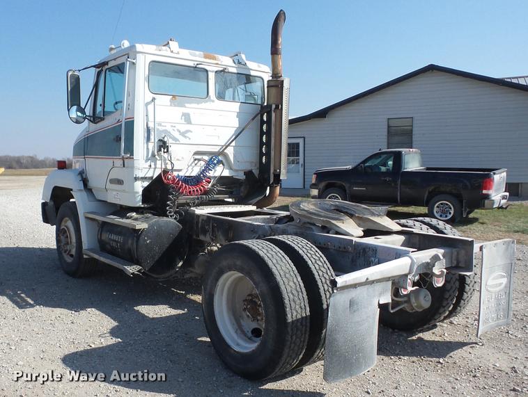 image for item K6485 1987 Freightliner FLC112 semi truck