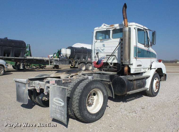 image for item K6485 1987 Freightliner FLC112 semi truck