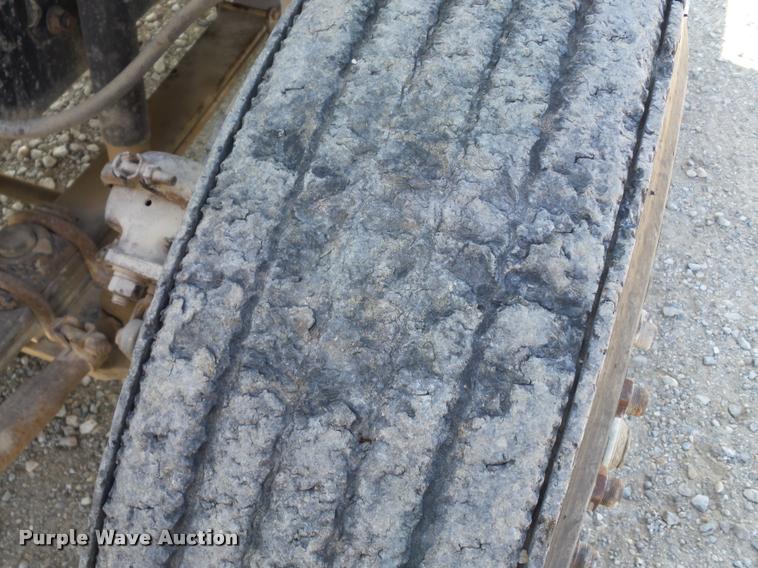 image for item K6485 1987 Freightliner FLC112 semi truck