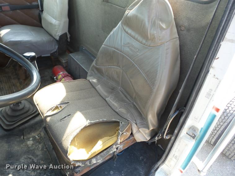 image for item K6485 1987 Freightliner FLC112 semi truck