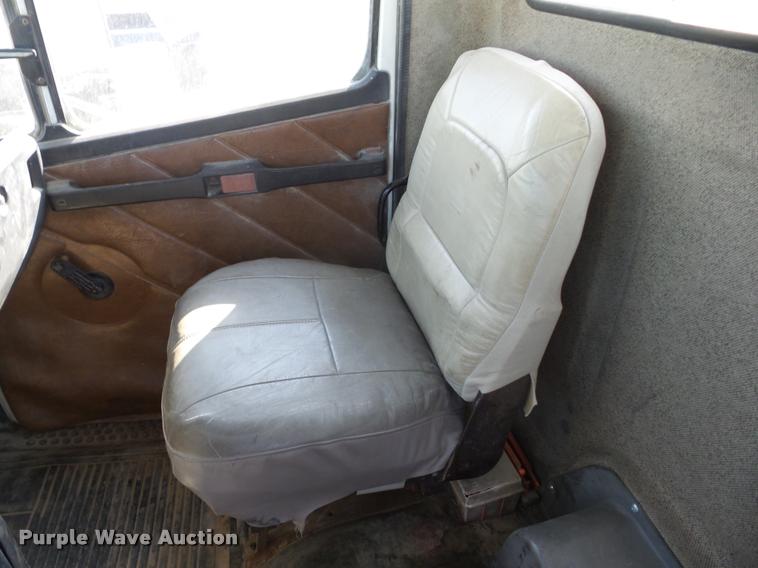 image for item K6485 1987 Freightliner FLC112 semi truck