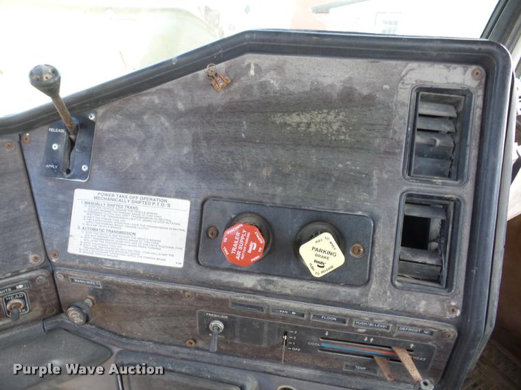 image for item K6485 1987 Freightliner FLC112 semi truck