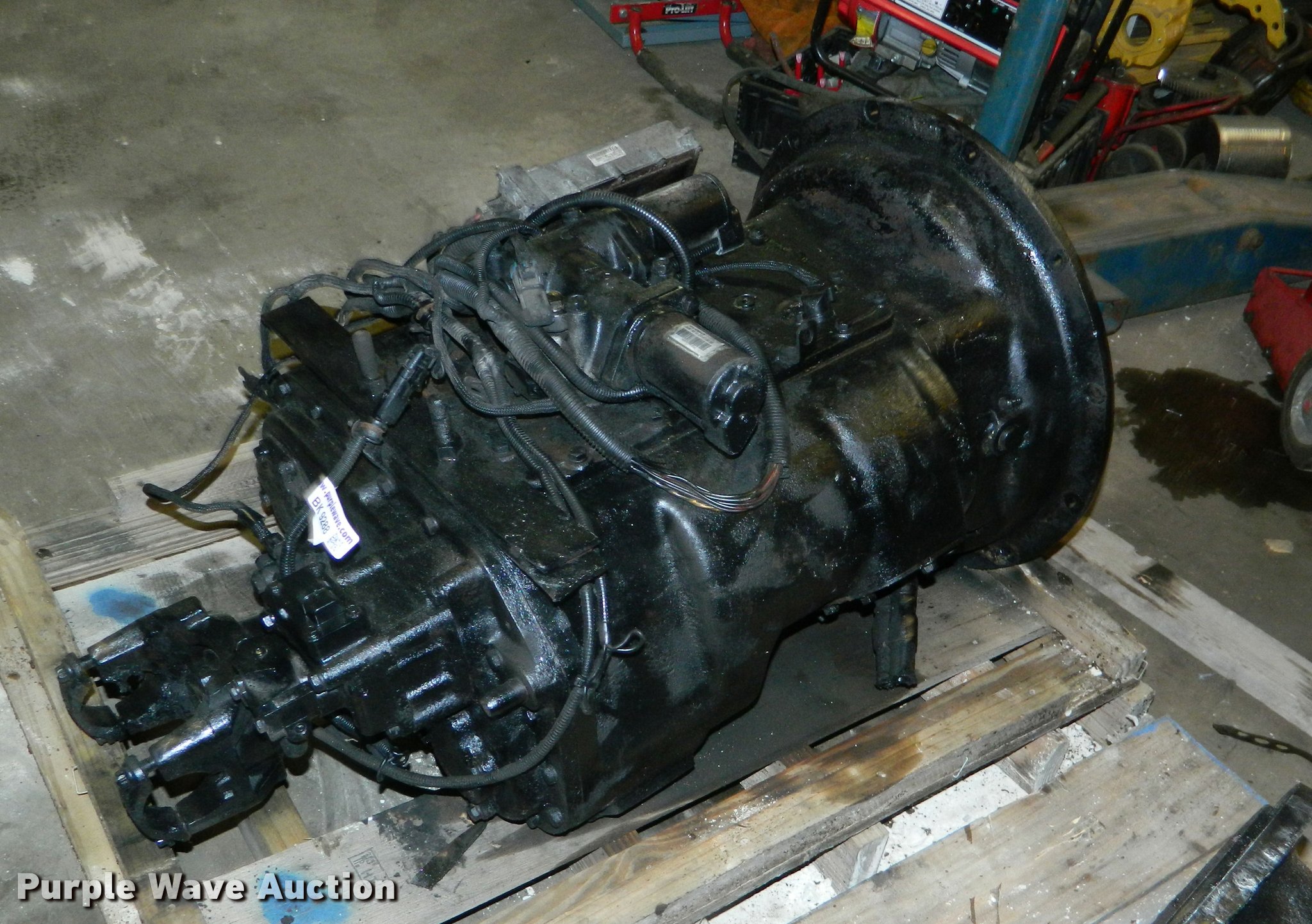 Eaton Fuller 10 speed automatic transmission in Russell, KS Item