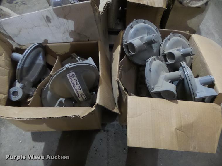 image for item AU9631 (13) American Meter 1813C gas regulator