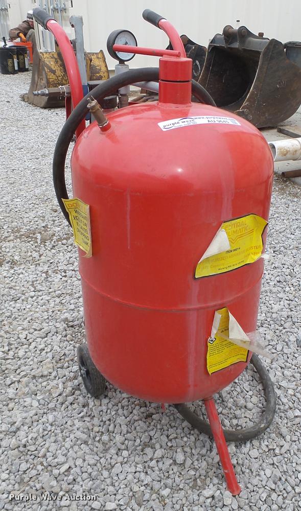 image for item AU9645 Central Pneumatic sandblaster