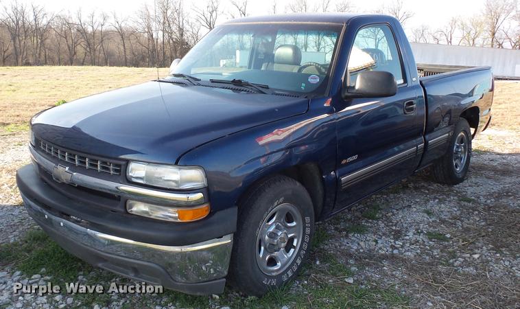 image for item BH9297 2001 Chevrolet Silverado 1500 pickup truck