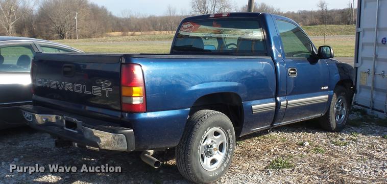 image for item BH9297 2001 Chevrolet Silverado 1500 pickup truck