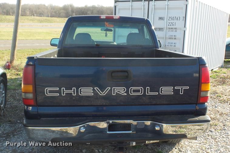 image for item BH9297 2001 Chevrolet Silverado 1500 pickup truck