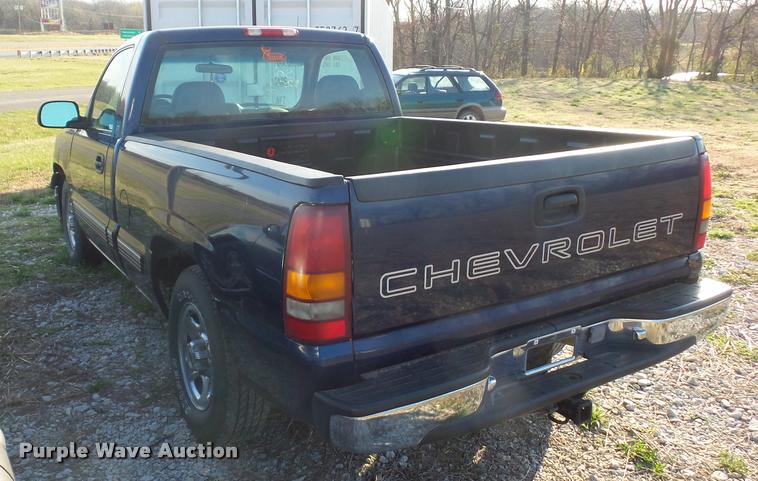 image for item BH9297 2001 Chevrolet Silverado 1500 pickup truck