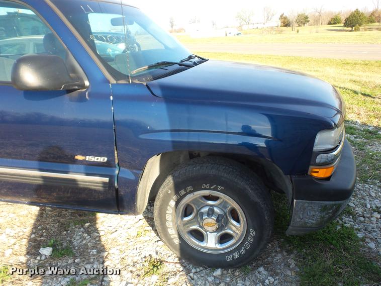 image for item BH9297 2001 Chevrolet Silverado 1500 pickup truck