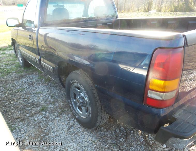 image for item BH9297 2001 Chevrolet Silverado 1500 pickup truck