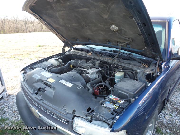 image for item BH9297 2001 Chevrolet Silverado 1500 pickup truck