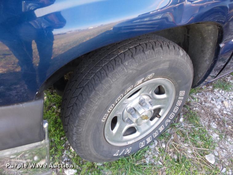 image for item BH9297 2001 Chevrolet Silverado 1500 pickup truck