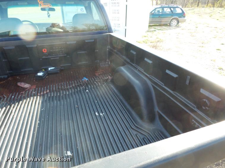image for item BH9297 2001 Chevrolet Silverado 1500 pickup truck