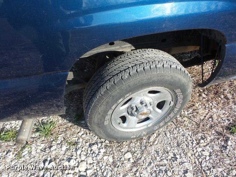 image for item BH9297 2001 Chevrolet Silverado 1500 pickup truck