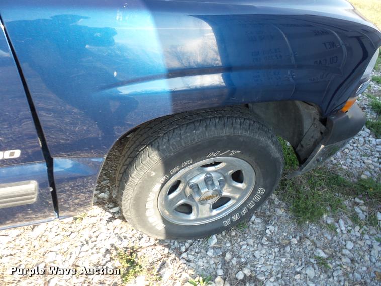 image for item BH9297 2001 Chevrolet Silverado 1500 pickup truck
