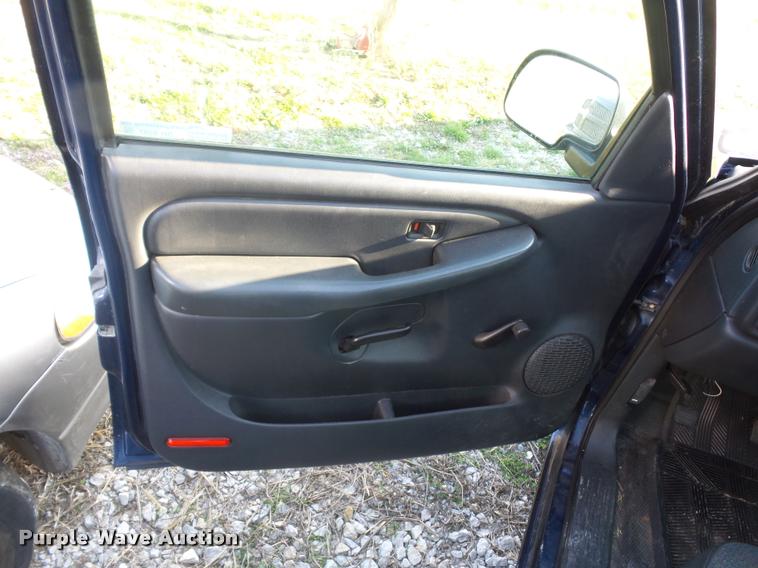 image for item BH9297 2001 Chevrolet Silverado 1500 pickup truck