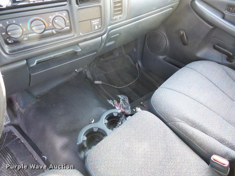 image for item BH9297 2001 Chevrolet Silverado 1500 pickup truck