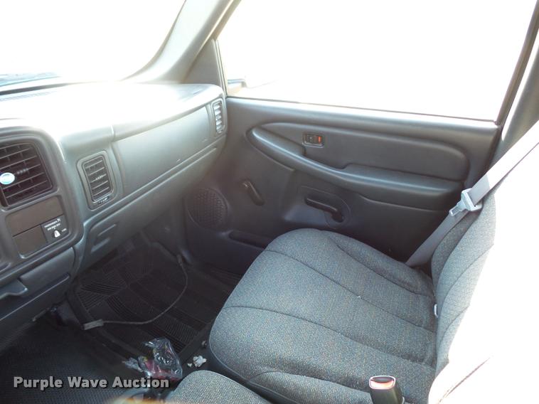 image for item BH9297 2001 Chevrolet Silverado 1500 pickup truck