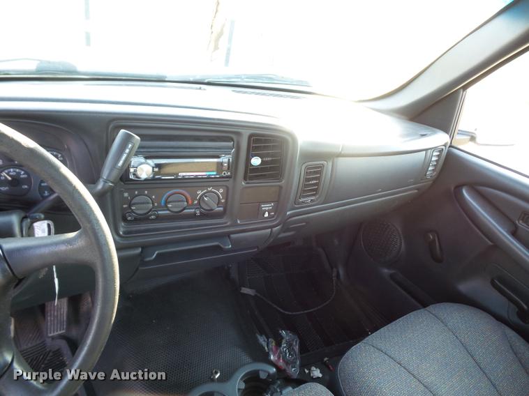 image for item BH9297 2001 Chevrolet Silverado 1500 pickup truck