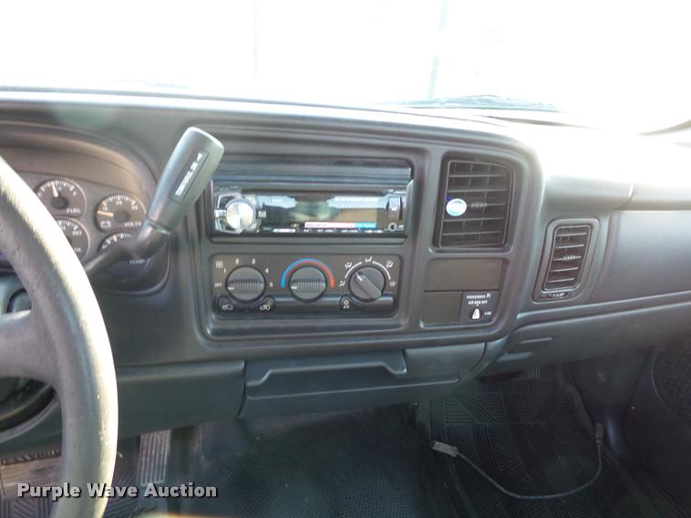 image for item BH9297 2001 Chevrolet Silverado 1500 pickup truck