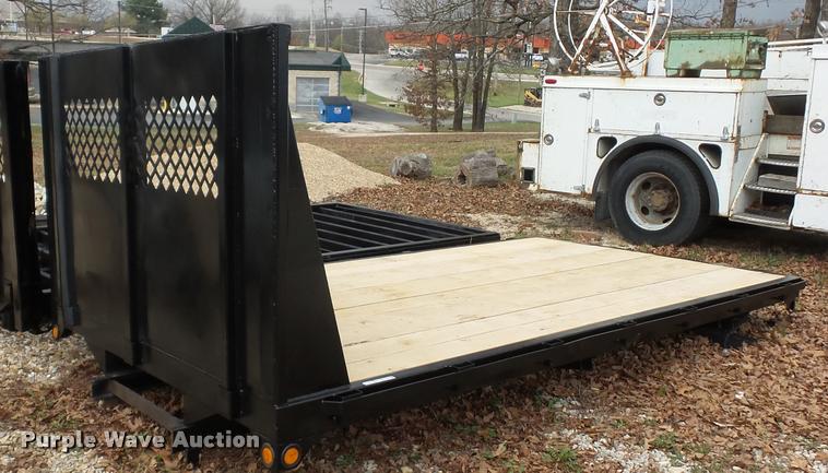 image for item BH9300 Flat bed with hoist