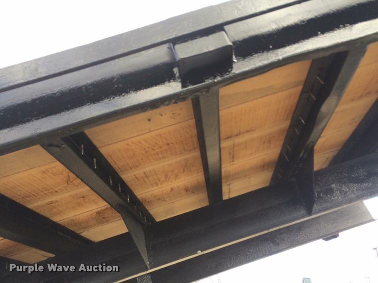 image for item BH9300 Flat bed with hoist