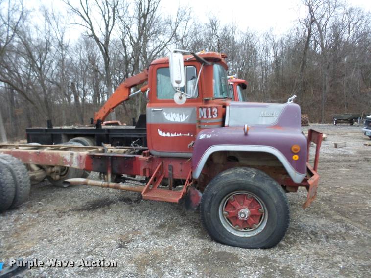 image for item BI9182 1971 Mack truck cab and chassis