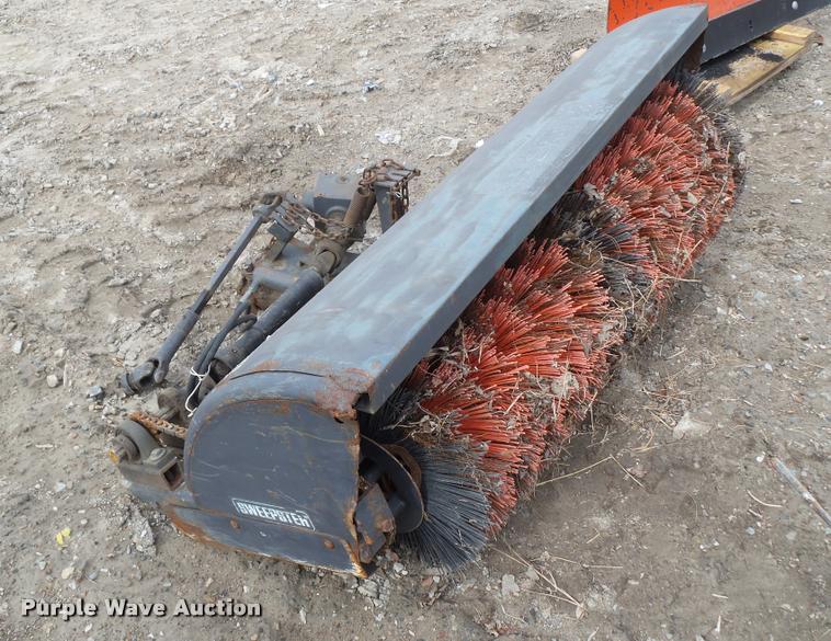 image for item CB9865 Kubota F2560 lawn mower and attachments