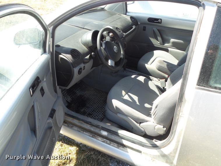 image for item CB9876 2000 Volkswagen New Beetle GLS