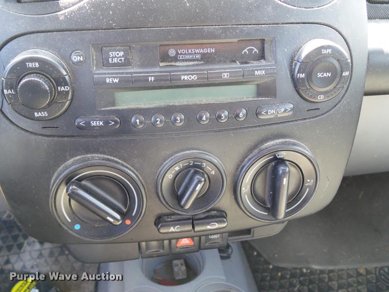 image for item CB9876 2000 Volkswagen New Beetle GLS