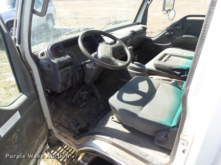 image for item CB9878 1999 Isuzu NPR box truck