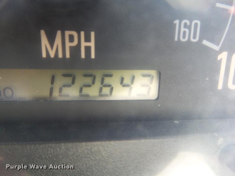 image for item CB9878 1999 Isuzu NPR box truck