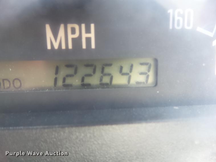 image for item CB9878 1999 Isuzu NPR box truck