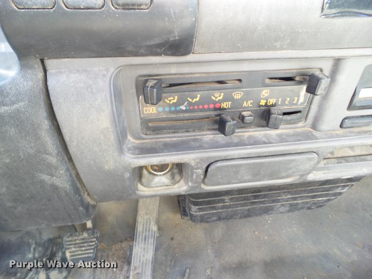 image for item CB9878 1999 Isuzu NPR box truck