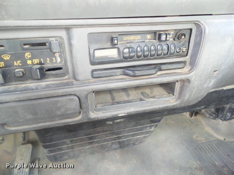 image for item CB9878 1999 Isuzu NPR box truck