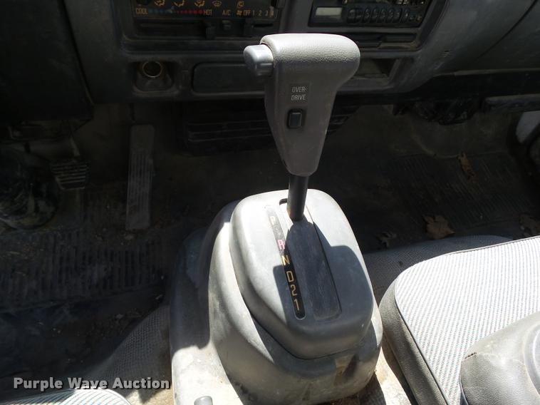 image for item CB9878 1999 Isuzu NPR box truck